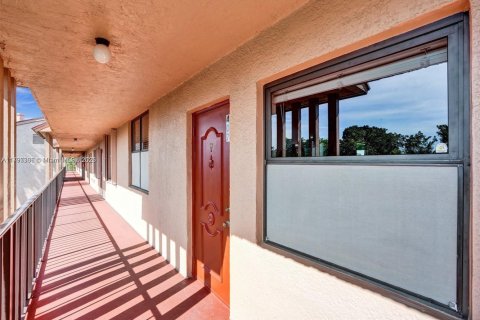 Купить кондоминиум в Маргит, Флорида 2 спальни, 102.19м2, № 2054953 - фото 5