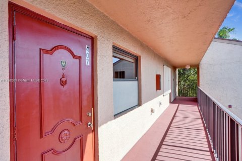 Купить кондоминиум в Маргит, Флорида 2 спальни, 102.19м2, № 2054953 - фото 4