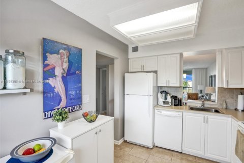 Купить кондоминиум в Маргит, Флорида 2 спальни, 102.19м2, № 2054953 - фото 11