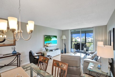 Купить кондоминиум в Маргит, Флорида 2 спальни, 102.19м2, № 2054953 - фото 13