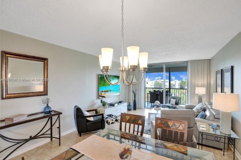 Купить кондоминиум в Маргит, Флорида 2 спальни, 102.19м2, № 2054953 - фото 14