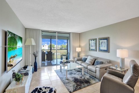 Купить кондоминиум в Маргит, Флорида 2 спальни, 102.19м2, № 2054953 - фото 15