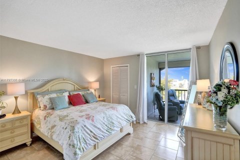 Купить кондоминиум в Маргит, Флорида 2 спальни, 102.19м2, № 2054953 - фото 25