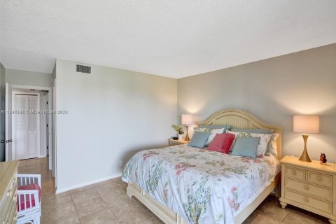 Купить кондоминиум в Маргит, Флорида 2 спальни, 102.19м2, № 2054953 - фото 29