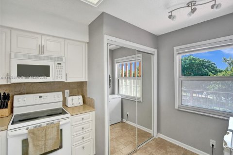 Купить кондоминиум в Маргит, Флорида 2 спальни, 102.19м2, № 2054953 - фото 8