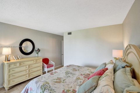 Купить кондоминиум в Маргит, Флорида 2 спальни, 102.19м2, № 2054953 - фото 27