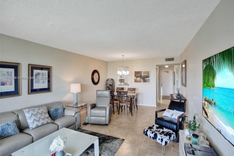 Купить кондоминиум в Маргит, Флорида 2 спальни, 102.19м2, № 2054953 - фото 18