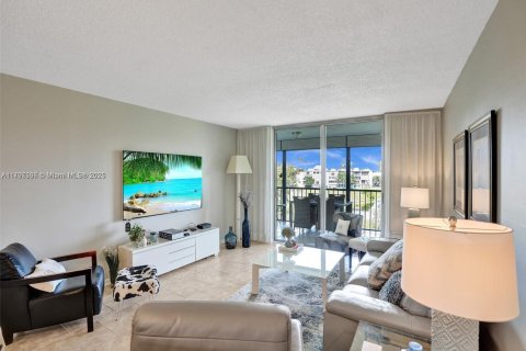 Купить кондоминиум в Маргит, Флорида 2 спальни, 102.19м2, № 2054953 - фото 16