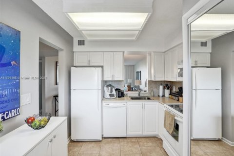 Купить кондоминиум в Маргит, Флорида 2 спальни, 102.19м2, № 2054953 - фото 10