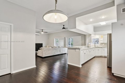 Casa en venta en Hollywood, Florida, 3 dormitorios, 182.92 m2 № 1865403 - foto 28