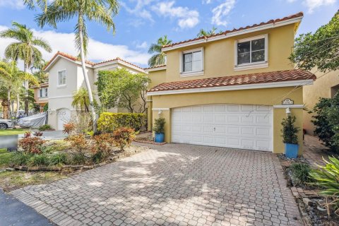 Casa en venta en Hollywood, Florida, 3 dormitorios, 182.92 m2 № 1865403 - foto 2