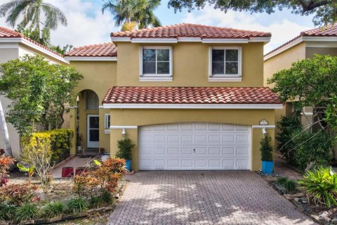 Casa en venta en Hollywood, Florida, 3 dormitorios, 182.92 m2 № 1865403 - foto 1