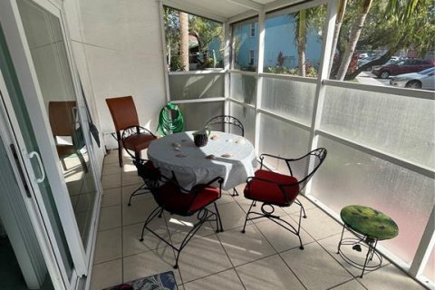 Townhouse in Saint Petersburg, Florida 2 bedrooms, 118.91 sq.m. № 1217865 - photo 16