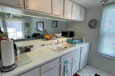 Townhouse in Saint Petersburg, Florida 2 bedrooms, 118.91 sq.m. № 1217865 - photo 14