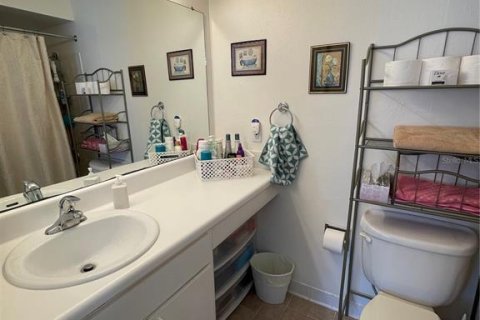 Townhouse in Saint Petersburg, Florida 2 bedrooms, 118.91 sq.m. № 1217865 - photo 10