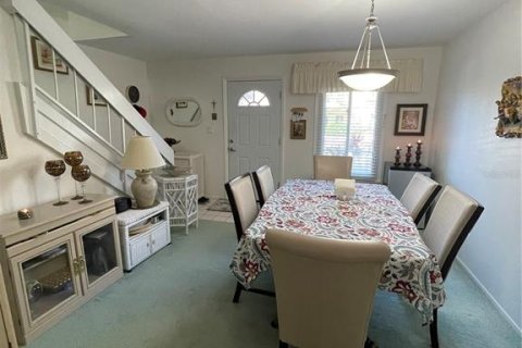 Townhouse in Saint Petersburg, Florida 2 bedrooms, 118.91 sq.m. № 1217865 - photo 5