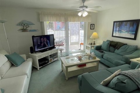 Townhouse in Saint Petersburg, Florida 2 bedrooms, 118.91 sq.m. № 1217865 - photo 19