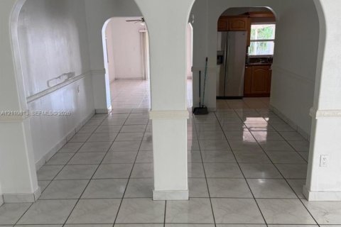 Купить виллу или дом в Майами, Флорида 4 спальни, 162.49м2, № 2435938 - фото 4