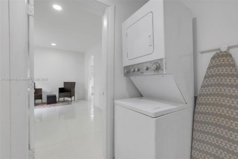 House in Fort Lauderdale, Florida 3 bedrooms, 107.02 sq.m. № 1943985 - photo 25