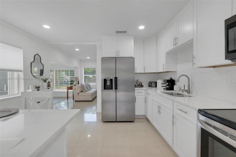 House in Fort Lauderdale, Florida 3 bedrooms, 107.02 sq.m. № 1943985 - photo 15