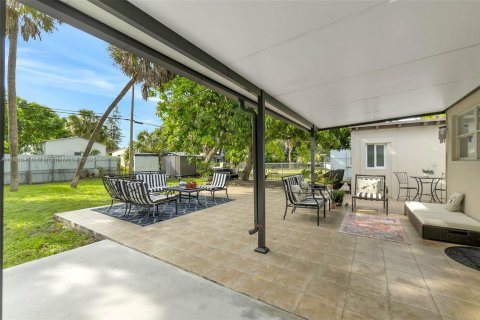 House in Fort Lauderdale, Florida 3 bedrooms, 107.02 sq.m. № 1943985 - photo 13