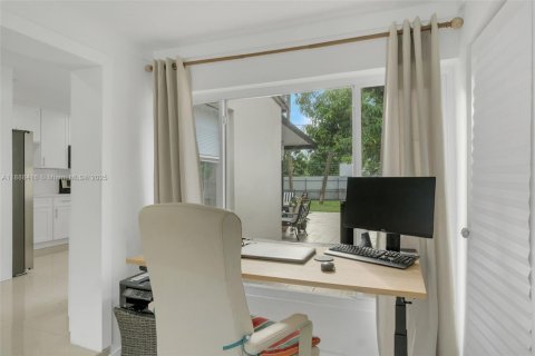House in Fort Lauderdale, Florida 3 bedrooms, 107.02 sq.m. № 1943985 - photo 8