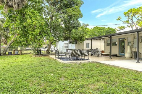 House in Fort Lauderdale, Florida 3 bedrooms, 107.02 sq.m. № 1943985 - photo 12