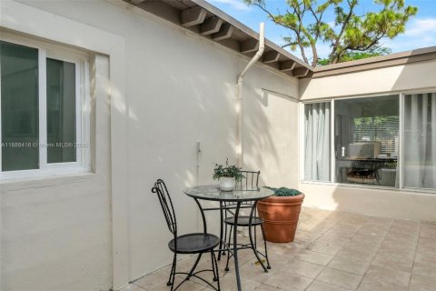 House in Fort Lauderdale, Florida 3 bedrooms, 107.02 sq.m. № 1943985 - photo 10