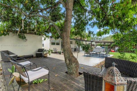 House in Fort Lauderdale, Florida 3 bedrooms, 107.02 sq.m. № 1943985 - photo 11