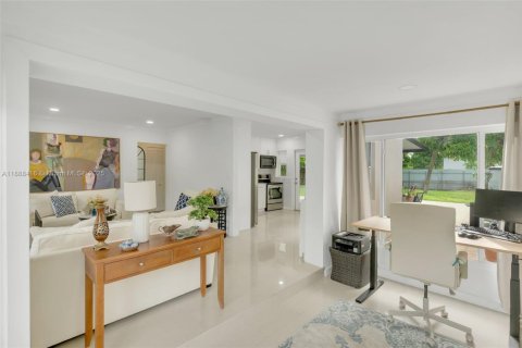 House in Fort Lauderdale, Florida 3 bedrooms, 107.02 sq.m. № 1943985 - photo 6