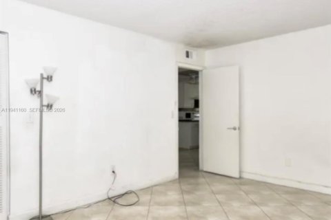 Copropriété à louer à North Bay Village, Floride: 1 chambre, 57.6 m2 № 2001292 - photo 2