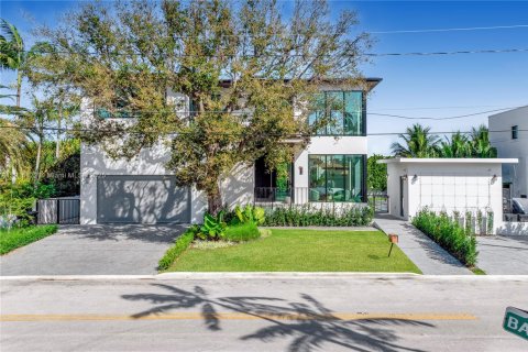 Купить виллу или дом в Серфсайд, Флорида 7 спален, 578.04м2, № 1972870 - фото 13