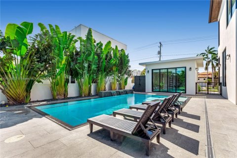 Купить виллу или дом в Серфсайд, Флорида 7 спален, 578.04м2, № 1972870 - фото 3