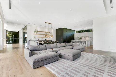 Купить виллу или дом в Серфсайд, Флорида 7 спален, 578.04м2, № 1972870 - фото 24