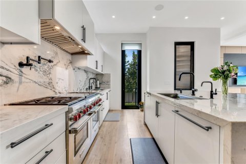 Купить виллу или дом в Серфсайд, Флорида 7 спален, 578.04м2, № 1972870 - фото 28