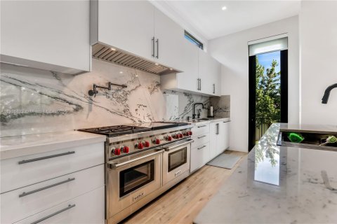 Купить виллу или дом в Серфсайд, Флорида 7 спален, 578.04м2, № 1972870 - фото 27