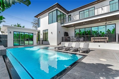 Купить виллу или дом в Серфсайд, Флорида 7 спален, 578.04м2, № 1972870 - фото 2