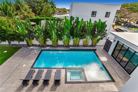 Купить виллу или дом в Серфсайд, Флорида 7 спален, 578.04м2, № 1972870 - фото 7