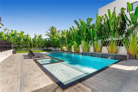 Купить виллу или дом в Серфсайд, Флорида 7 спален, 578.04м2, № 1972870 - фото 5