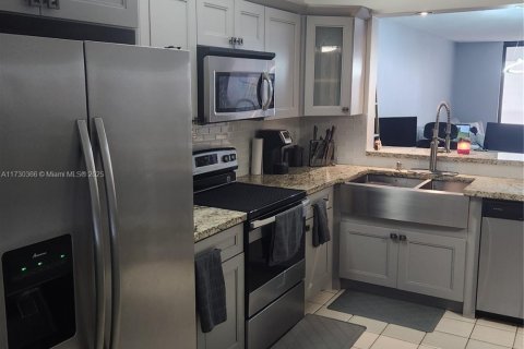 Купить кондоминиум в Лодерхилл, Флорида 2 спальни, 131.55м2, № 1958536 - фото 13