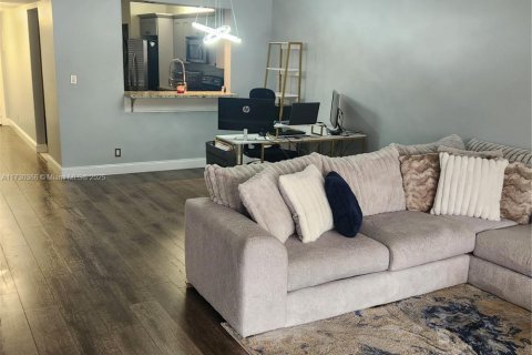 Купить кондоминиум в Лодерхилл, Флорида 2 спальни, 131.55м2, № 1958536 - фото 7