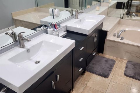 Купить кондоминиум в Лодерхилл, Флорида 2 спальни, 131.55м2, № 1958536 - фото 28