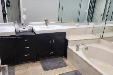 Купить кондоминиум в Лодерхилл, Флорида 2 спальни, 131.55м2, № 1958536 - фото 25