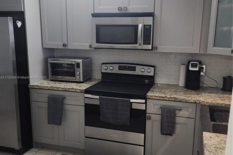 Купить кондоминиум в Лодерхилл, Флорида 2 спальни, 131.55м2, № 1958536 - фото 16