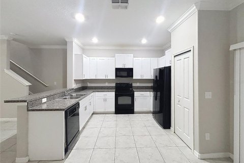 Townhouse in Lutz, Florida 3 bedrooms, 151.8 sq.m. № 2388261 - photo 9