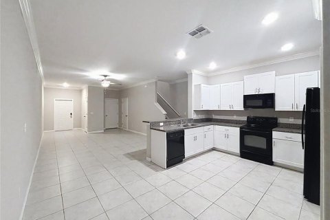 Townhouse in Lutz, Florida 3 bedrooms, 151.8 sq.m. № 2388261 - photo 7