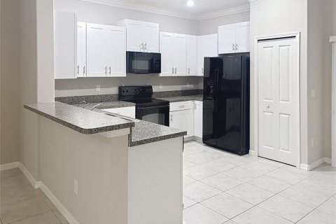Townhouse in Lutz, Florida 3 bedrooms, 151.8 sq.m. № 2388261 - photo 8