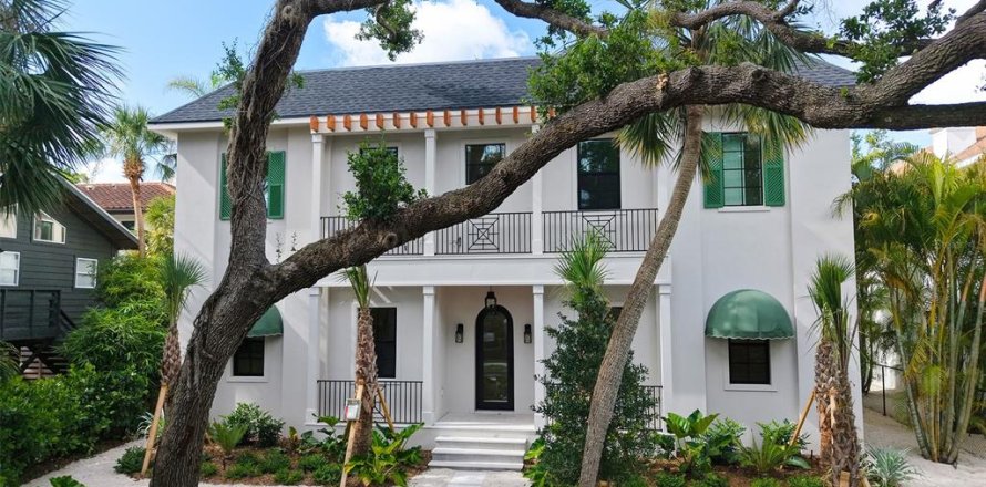 House in Sarasota, Florida 5 bedrooms, 367.89 sq.m. № 1789808