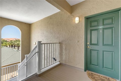 Condo in New Smyrna Beach, Florida, 3 bedrooms № 2234610 - photo 12