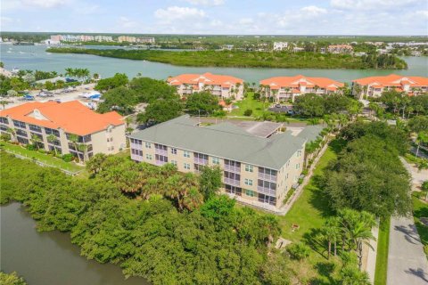 Condo in New Smyrna Beach, Florida, 3 bedrooms № 2234610 - photo 5